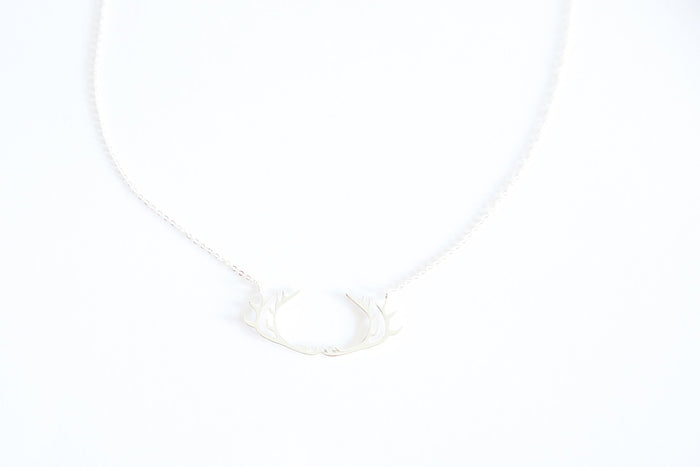 halsband med renhorn. Arctic Collection hantverksbutik