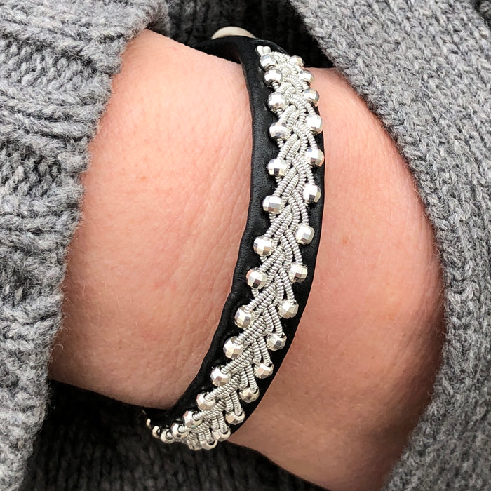 Julevu Same armband tennarmband Arctic Collection renskinn äkta svenskt hantverk
