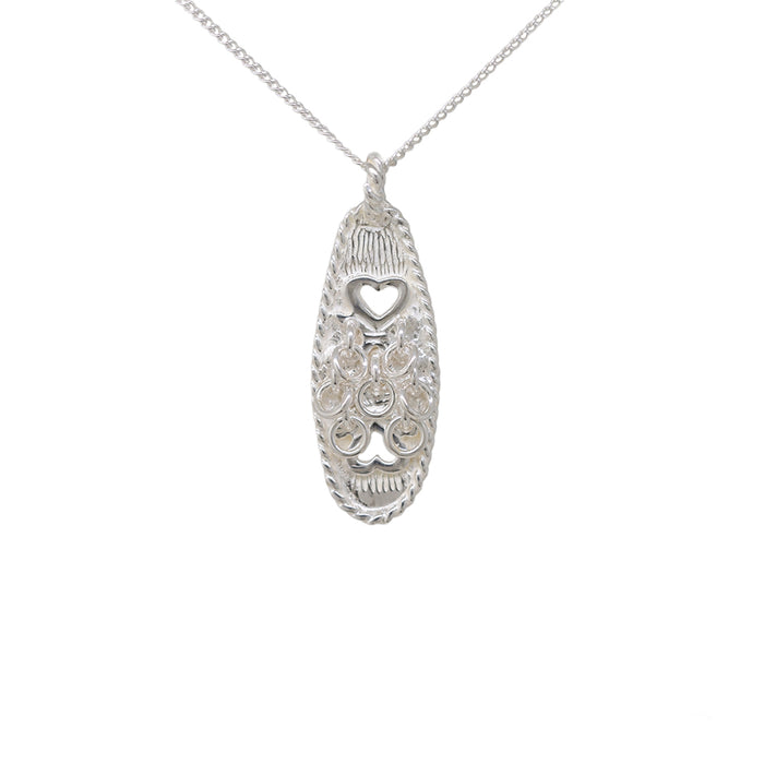 Kärlekens halsband av Jokkmokks tenn. Kärlekshalsbandet i silver. Finns att köpa hos oss i butik eller webshop