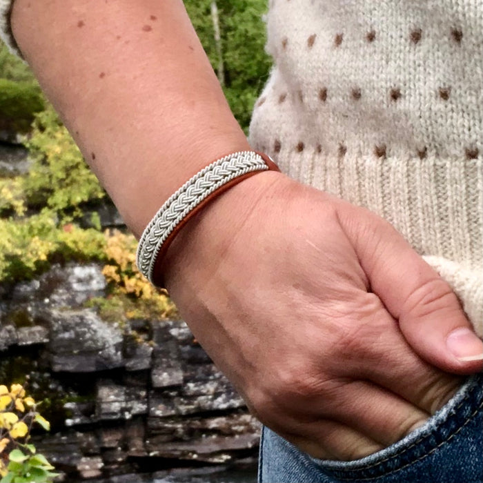 vintersol armband, vintersol smycke, klassiskt tennarmband, nordisk design armband, lappland smycken