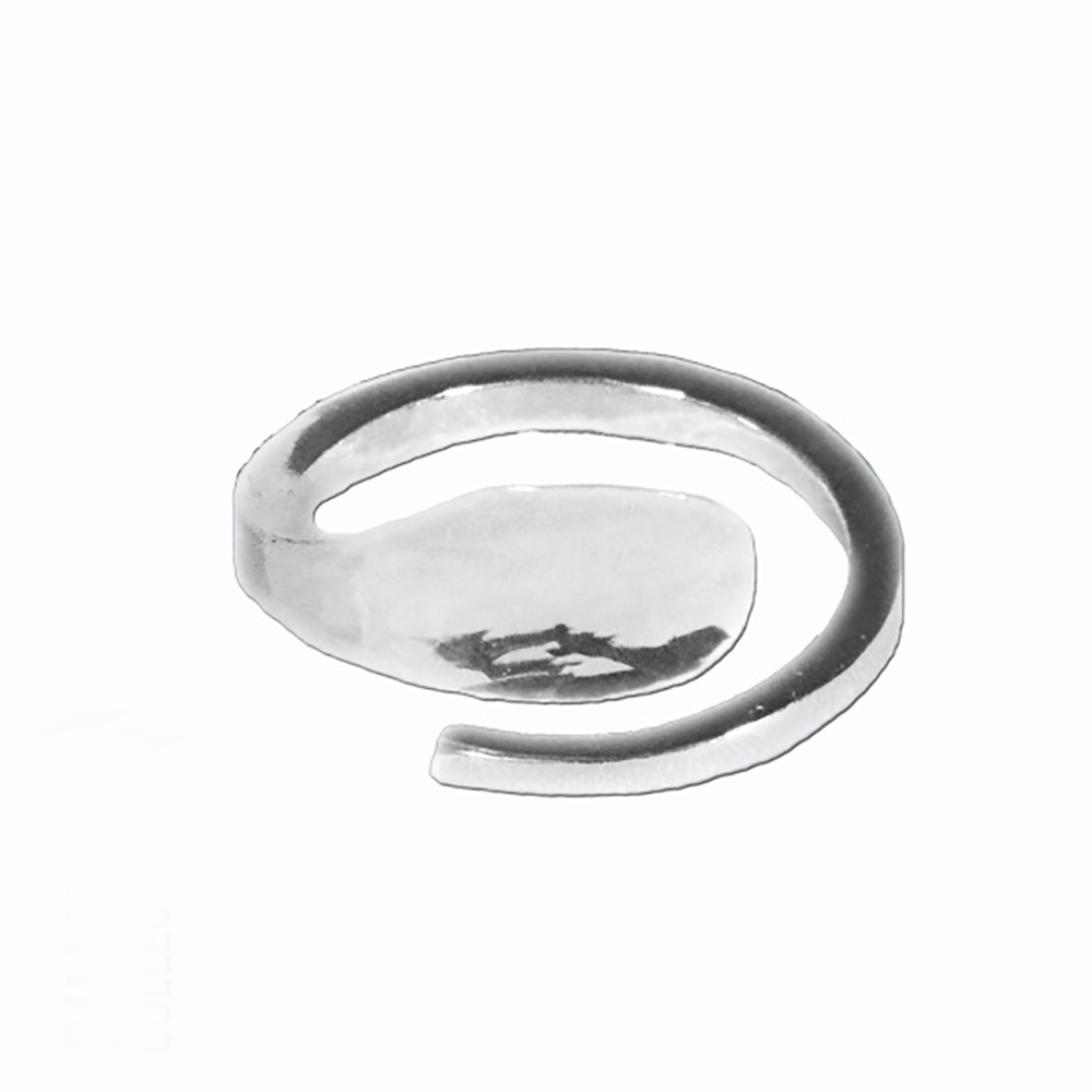 justerbar silverring med tillplattad yta framtill